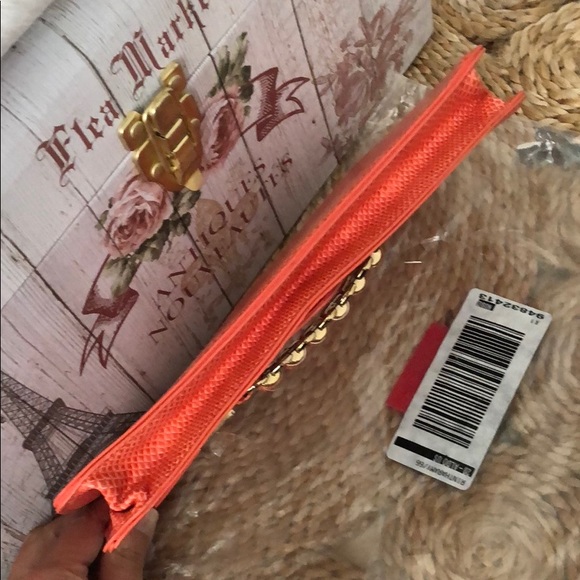 Authentic Aldo envelop clutch - Picture 2 of 8